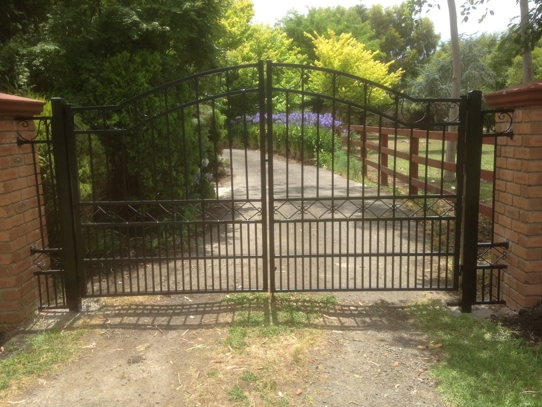 ELITE CLASSIC aluminium driveway gates-min | Dandenong Gate Co. Pty Ltd