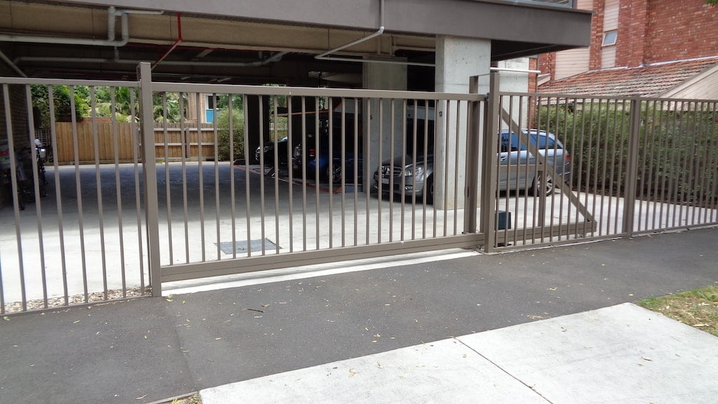 cantilever gate (8)-min | Dandenong Gate Co. Pty Ltd